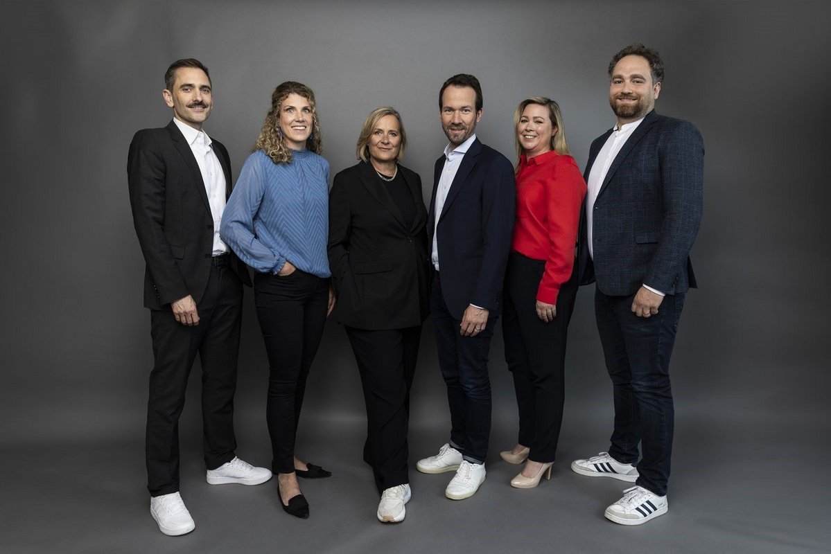 (v.l.n.r.) Berthold Heidbüchel, Dorothee Stommel, Julia Korn, Nils Metternich, Sabine Schmid, Lukas Koschnitzke (Foto. Dominik Gigler für Hubert Burda Media)