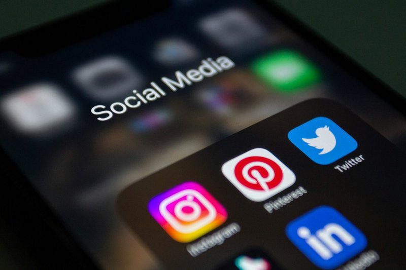 Studie „Der Stand der KI in den sozialen Medien“; Symbolfoto © shutter speed, unsplash 