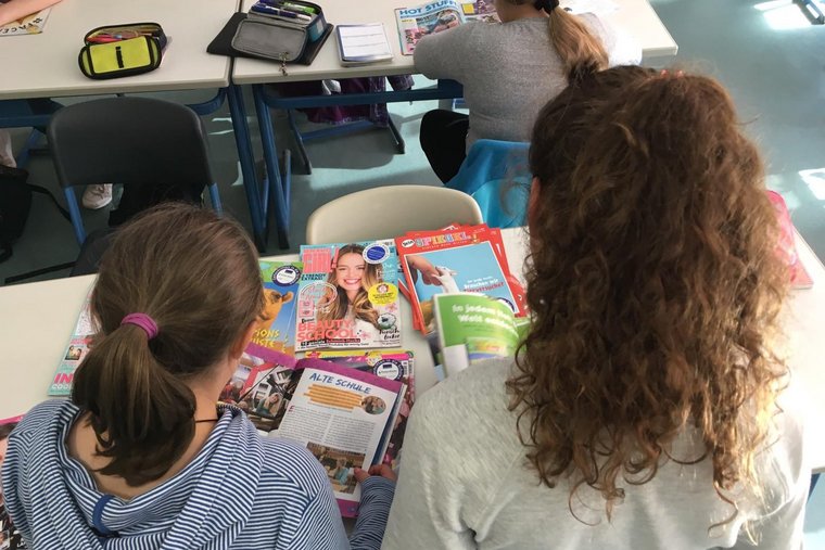 Zeitschriften in die Schulen (Foto: Stiftung Lesen/Jasmin Morbacher)