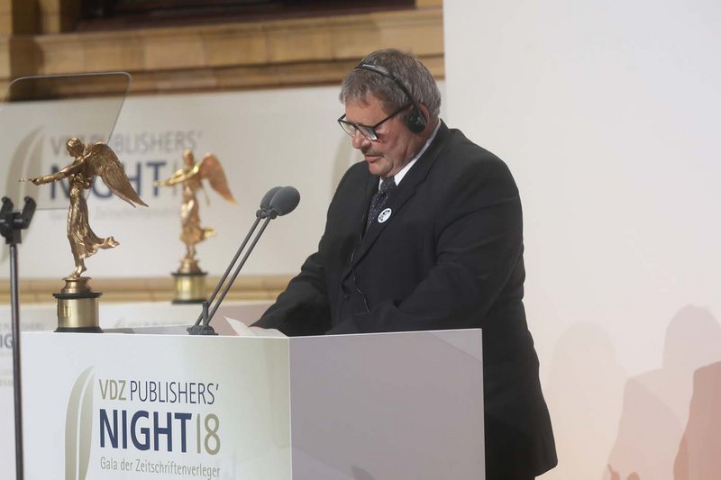 Jozef Kuciak nahm bei der Publishers' Night die Goldene Victoria für seinen Sohn Ján Kuciak entgegen (Foto: VDZ/Bildschön)