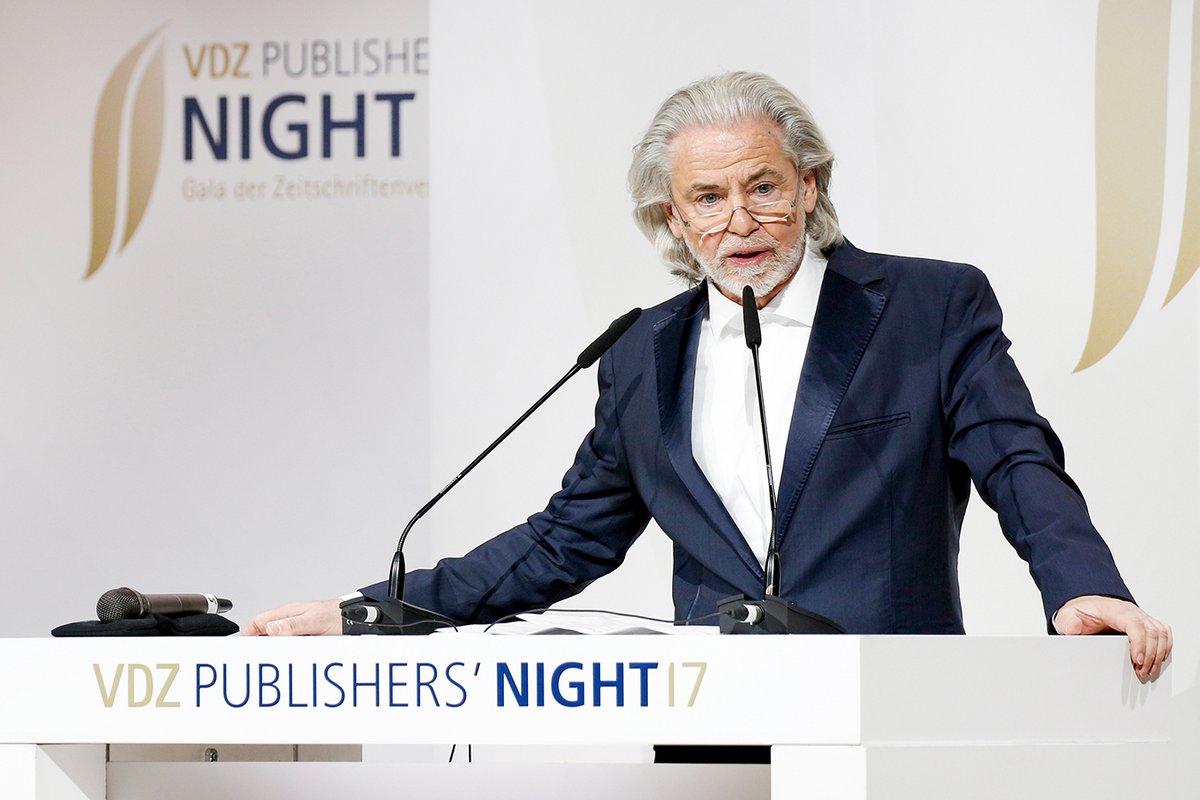 Hermann Bühlbecker hielt die Laudatio auf Markus Mosa (Getty Images/Isa Foltin for VDZ)