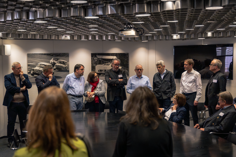 Gemeinsamer Besuch der Redaktion von „auto motor und sport“; Foto © Motor Presse Stuttgart