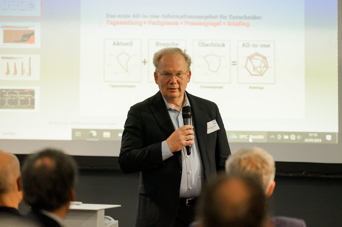 Bildquelle: Sebastian Turner, Gründer der Table.Briefings, bei der Jahrestagung des MVFP Südwest am 24.09.24; Foto © Uli Schneider für MVFP Südwest