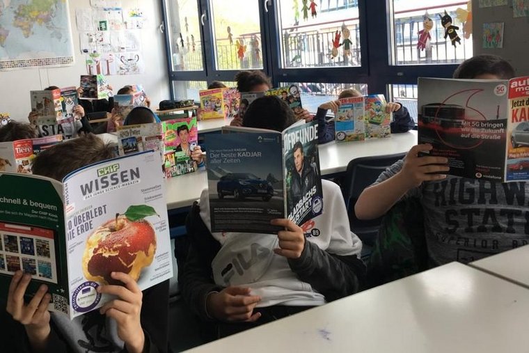 Zeitschriften in die Schulen (Foto: Stiftung Lesen)