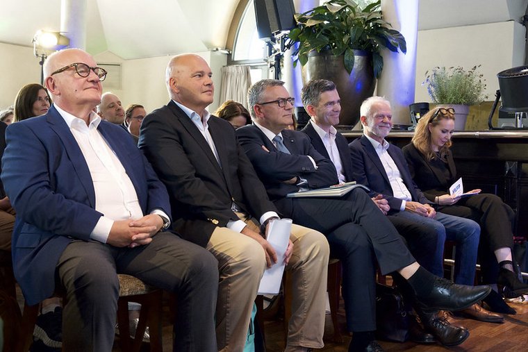 Detlef Koenig, Lars Joachim Rose, Staatsminister Dr. Florian Herrmann, Nils von der Kall, Alfons Schräder, Anina Veigel, MVFP Bayern Sommerfest, 20.07.2026, München