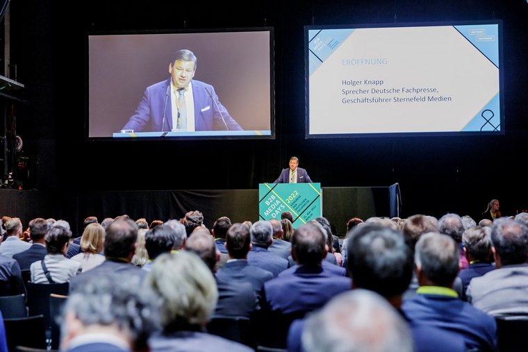 Holger Knapp eröffnete die B2B Media Days 2022 (Foto: Monique Wüstenhagen)