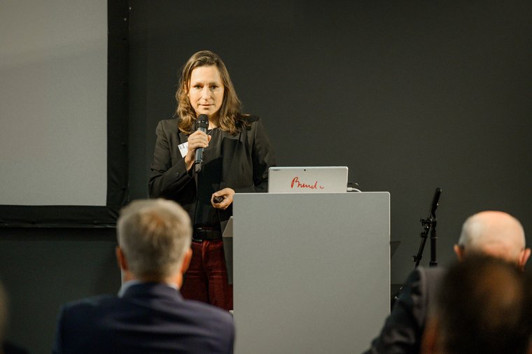 Elisabeth Varn, CEO BurdaVerlag, bei der Jahrestagung des MVFP Südwest am 24.09.24; Foto © Uli Schneider für MVFP Südwest