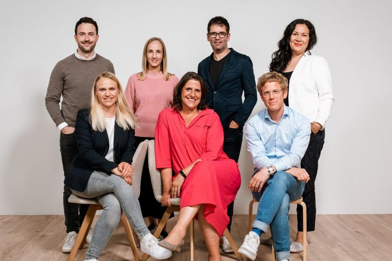 v.l.: Julian Kösters, Bianca Wannemacher, Christine Nieland, Iliane Weiß, Matthias Frei, Thorsten Heger, Mina Manoussi (Foto: Guido Rottmann, RTL)