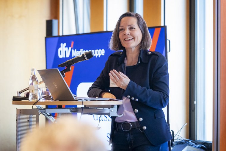 Insights aus dem „LZ-Kosmos“ lieferte Chefredakteurin Christiane Preuschat beim Unternehmenstag in Frankfurt. (Foto © Mara Monetti)