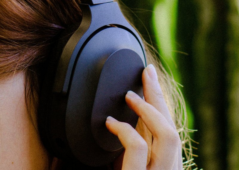 Neue Zahlen zur Podcastnutzung; Symbolfoto © Grigorii Shcheglov, unsplash 