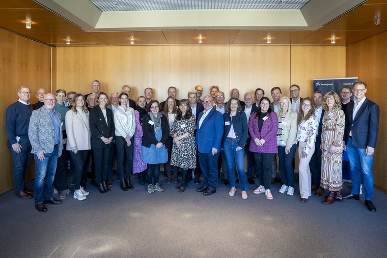 Rund 40 Gäste waren der Einladung nach Frankfurt gefolgt. (Foto © Mara Monetti) Rund 40 Gäste waren der Einladung nach Frankfurt gefolgt. (Foto © Mara Monetti)