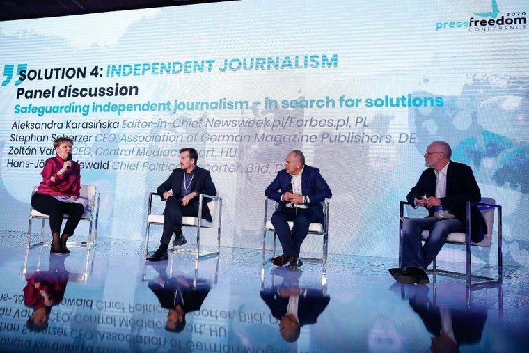 Podiumsdiskussion „Unabhängigen Journalismus schützen – auf der Suche nach Lösungen“