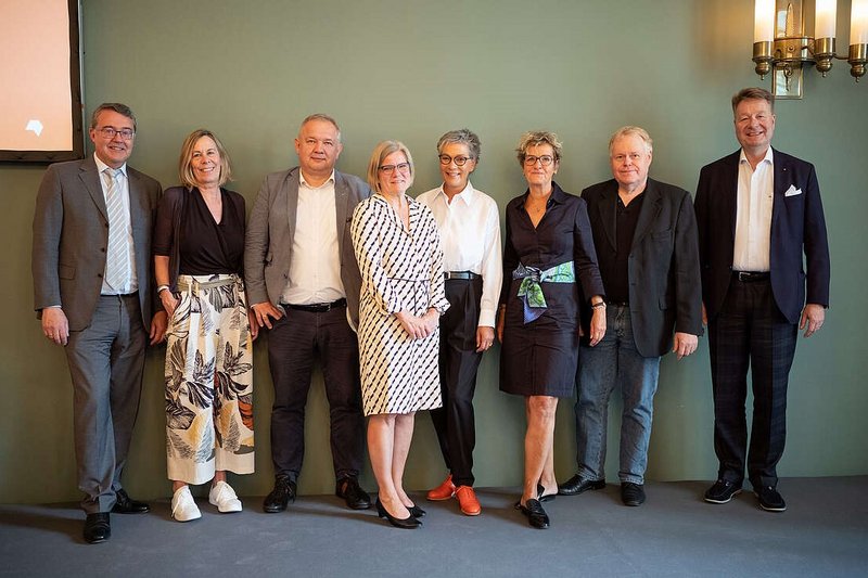 V.l.n.r.: Stephan Schierke, Nadja Kneissler, Kilian Kissling, Christiane Schulz-Rother, Karin Schmidt-Friderichs, Annerose Beurich, Klaus Gravemann, Stefan Könemann. Es fehlt: Birte Hackenjos (© vntr.media)