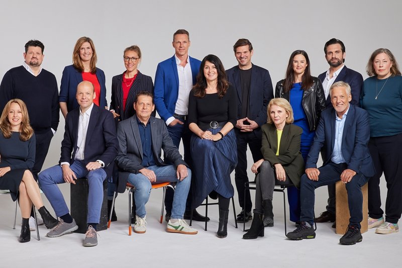 Hinten v.l.: Jan Spielhagen, Sonja Schwetje, Lotte Lang, Martin Gradl, Gregor Peter Schmitz, Doris Brückner, Wolf-Ulrich Schüler und Christina Gath. Vorne v.l.: Stephanie McClain, Horst von Buttlar, Gerhard Kohlenbach, Brigitte Huber, Jutta Bielig-Wonka