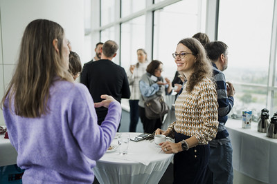 Die Mittagspause bot Gelegenheit zu Austausch und Vernetzung. (Foto © herrfichtner)