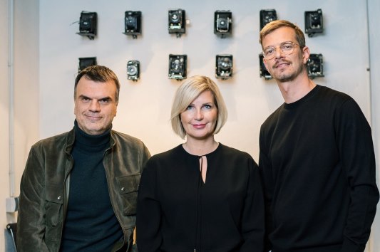 v.l.: André Pollmann, Jessica Peppel-Schulz, Joko Winterscheidt (Fotocredit: GQ/Basti Mowka)