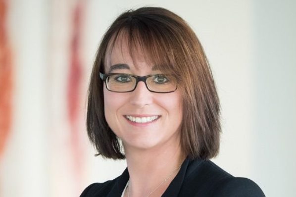 Wechsel in der Chefredaktion beim Fachmagazin Health&Care Management: Ivonne Rammoser geht, Bianca Flachenecker übernimmt (Fotocredit: Rohde Fotografie)